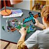 Конструктор LEGO Minecraft Форпост із мечем 427 деталей (21244)